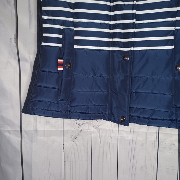 Tommy Hilfiger striped puffer vest - Picture 5 of 12
